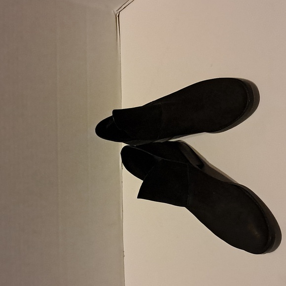 Eileen Fisher~Bayo Black Tumbled Nubuck Leather Booties in size 6.5 - Picture 2 of 8